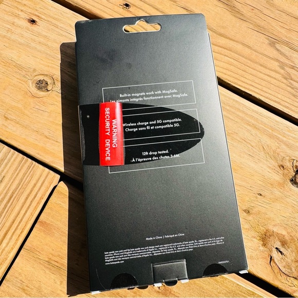 Kate Spade Black and White Floral Protective Case for iPhone 15 Pro Max - Picture 4 of 4